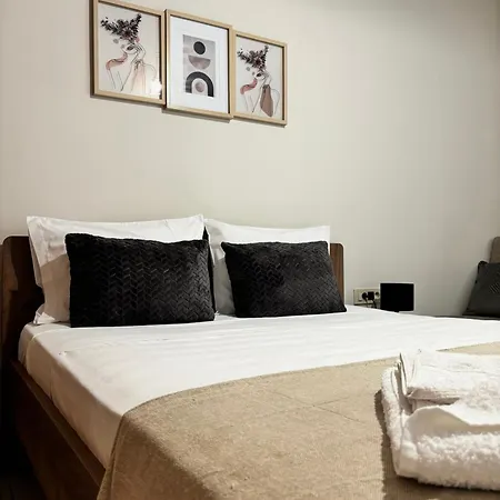 Lynne's Harmony Chania